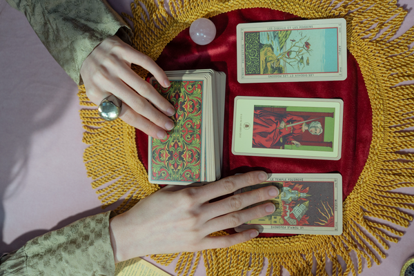 How to find clarity with a Tarot or Oracle Readings
